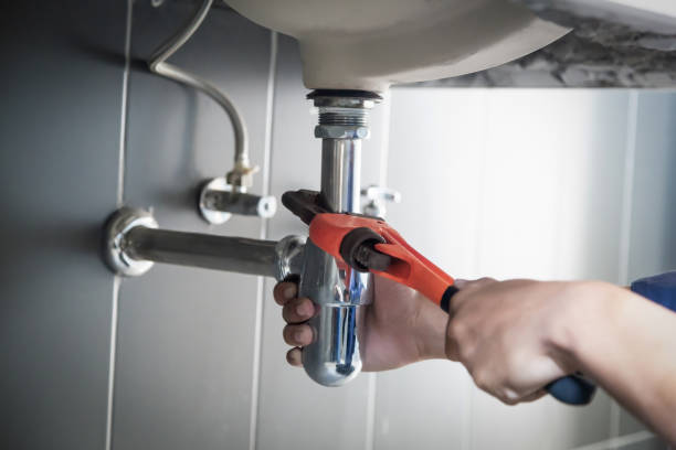 Best Emergency Plumber  in Country Clu, FL